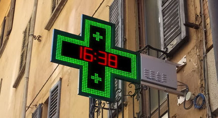 Croce LED sottile con orologio Croce LED sottile con orologio