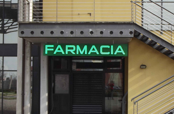 Insegna LED a Vista su Contorno Lettera