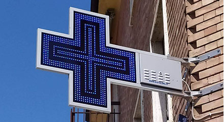 Croce LED parafarmacia semplice a linee Croce LED parafarmacia semplice a linee