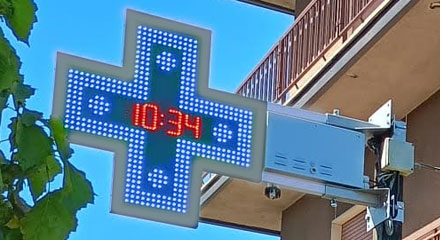Croce LED sottile con orologio Croce LED sottile con orologio